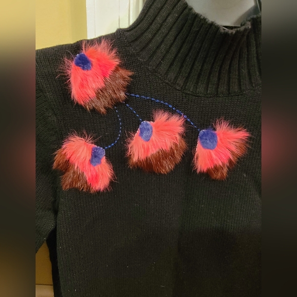 Unique Sweater With Rabbit Fur Decoration - Picture 3 of 7